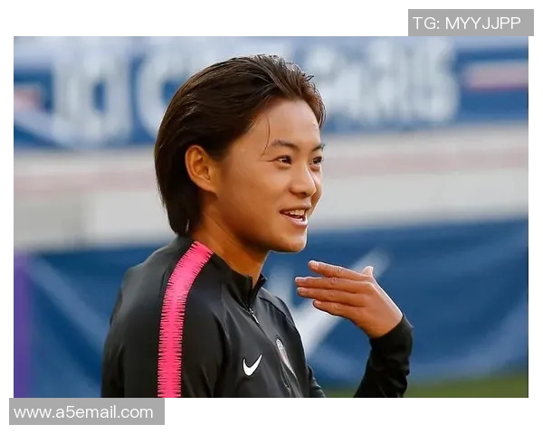 足球明星们如何看待中国女足球员王霜的实力与影响力