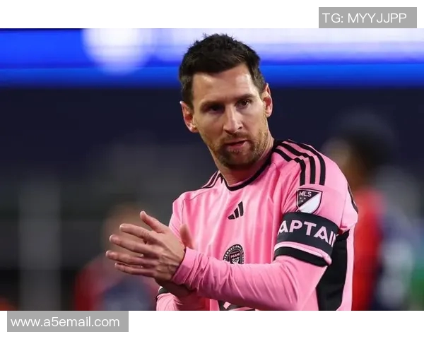 足球明星在小角落里的精彩瞬间与独特魅力尽显无遗