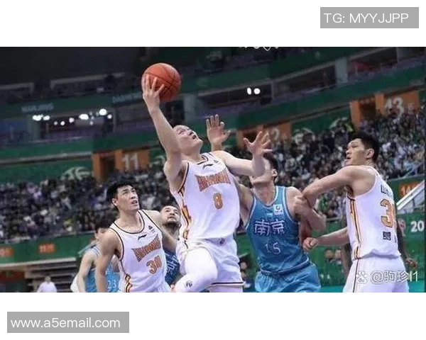 南京篮球队与重庆篮球队赛后分析实力对比及战术总结