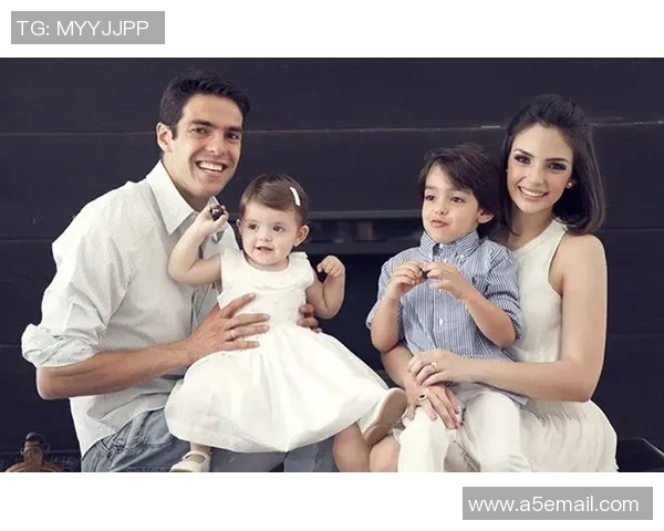 宫泽理惠与足球明星的浪漫故事揭示了爱与梦想的交织之路